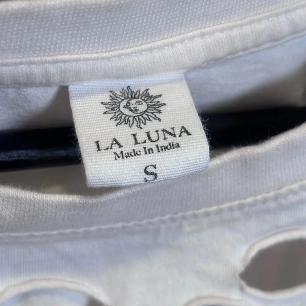 White Graphic Crop Top - Picture 11 of 13